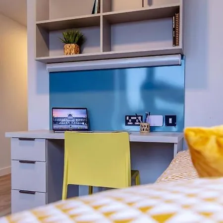 Apartment Heyday Student